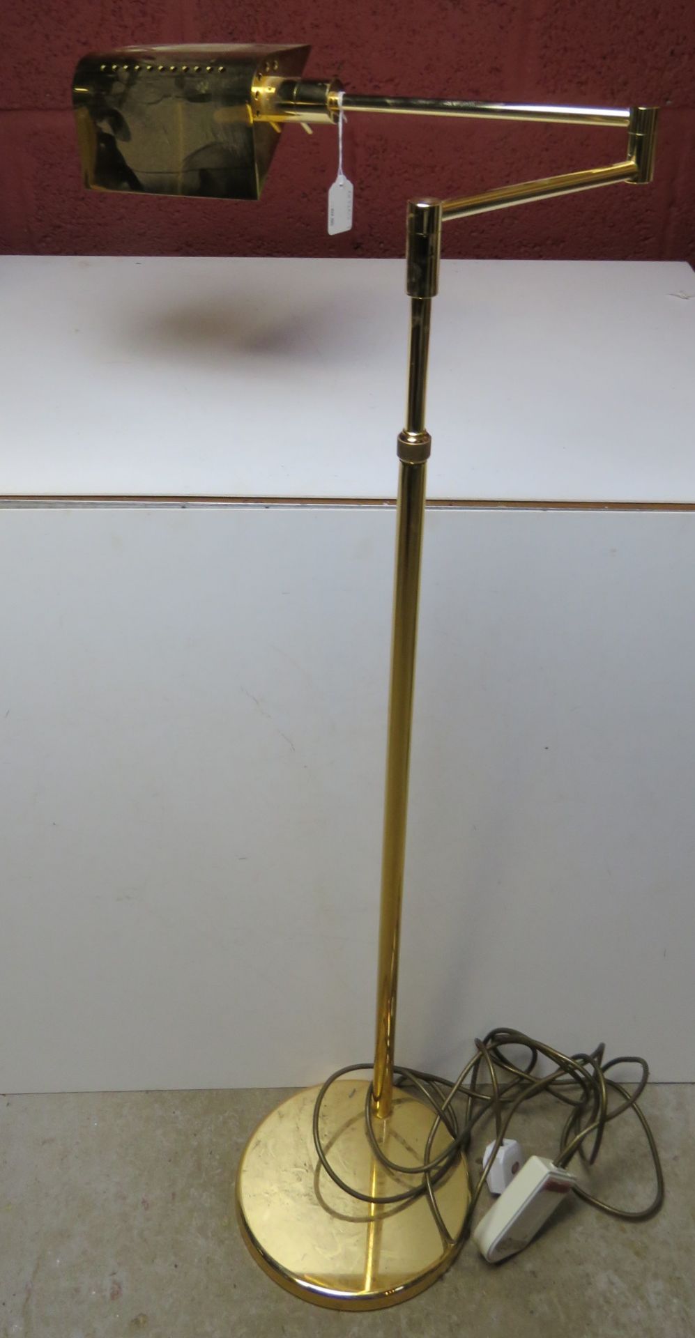 A mid century Italian made brass cantilever adjustable height floor lamp. - Image 4 of 4