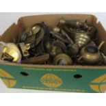 A quantity of brass, copper and metalware including jardiniere, tankard, door knocker,