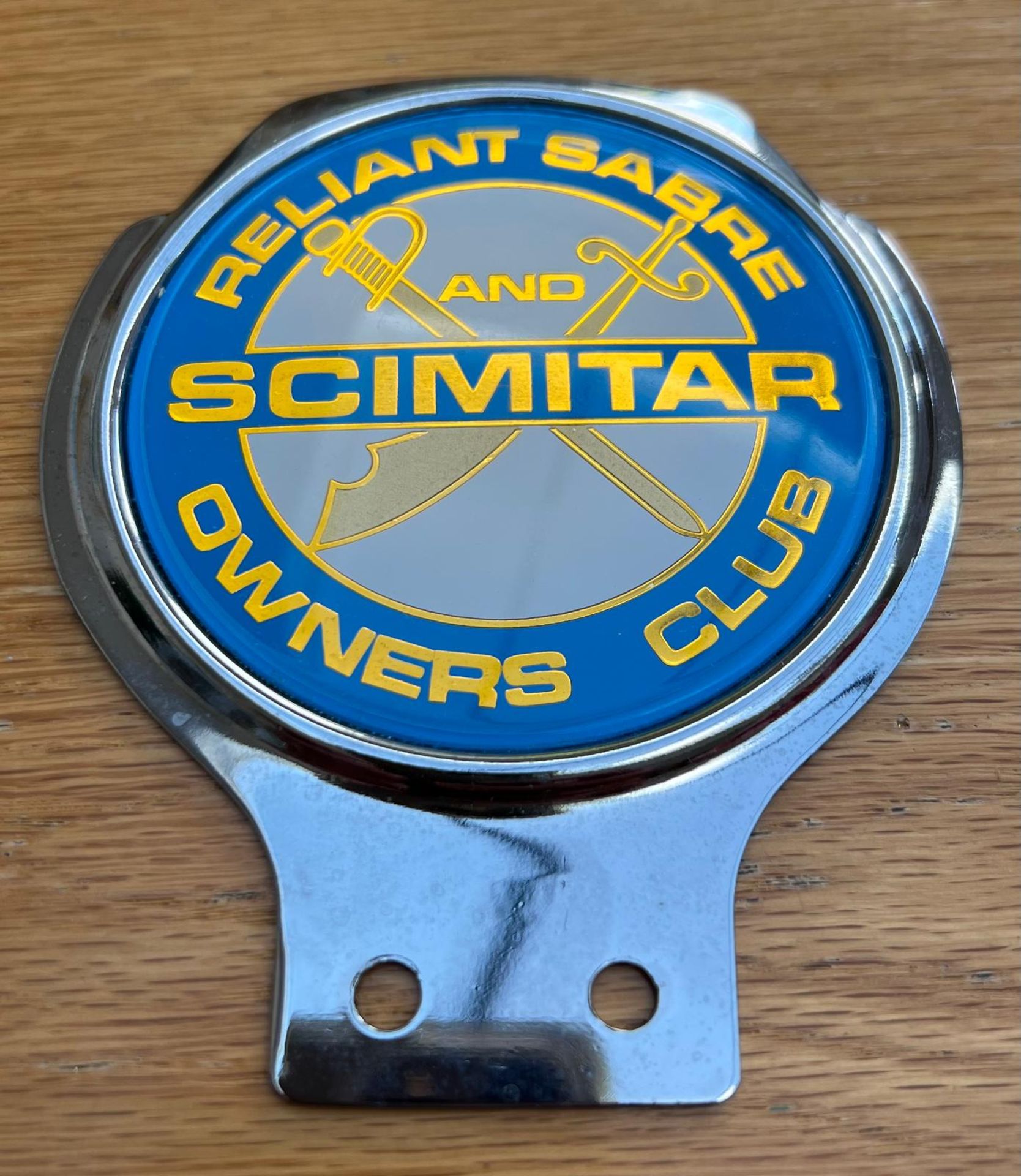 A rare Reliant Sabre & Scimitar Owners Club grill badge by Renamel of London. Measuring 11cm high. - Image 2 of 3