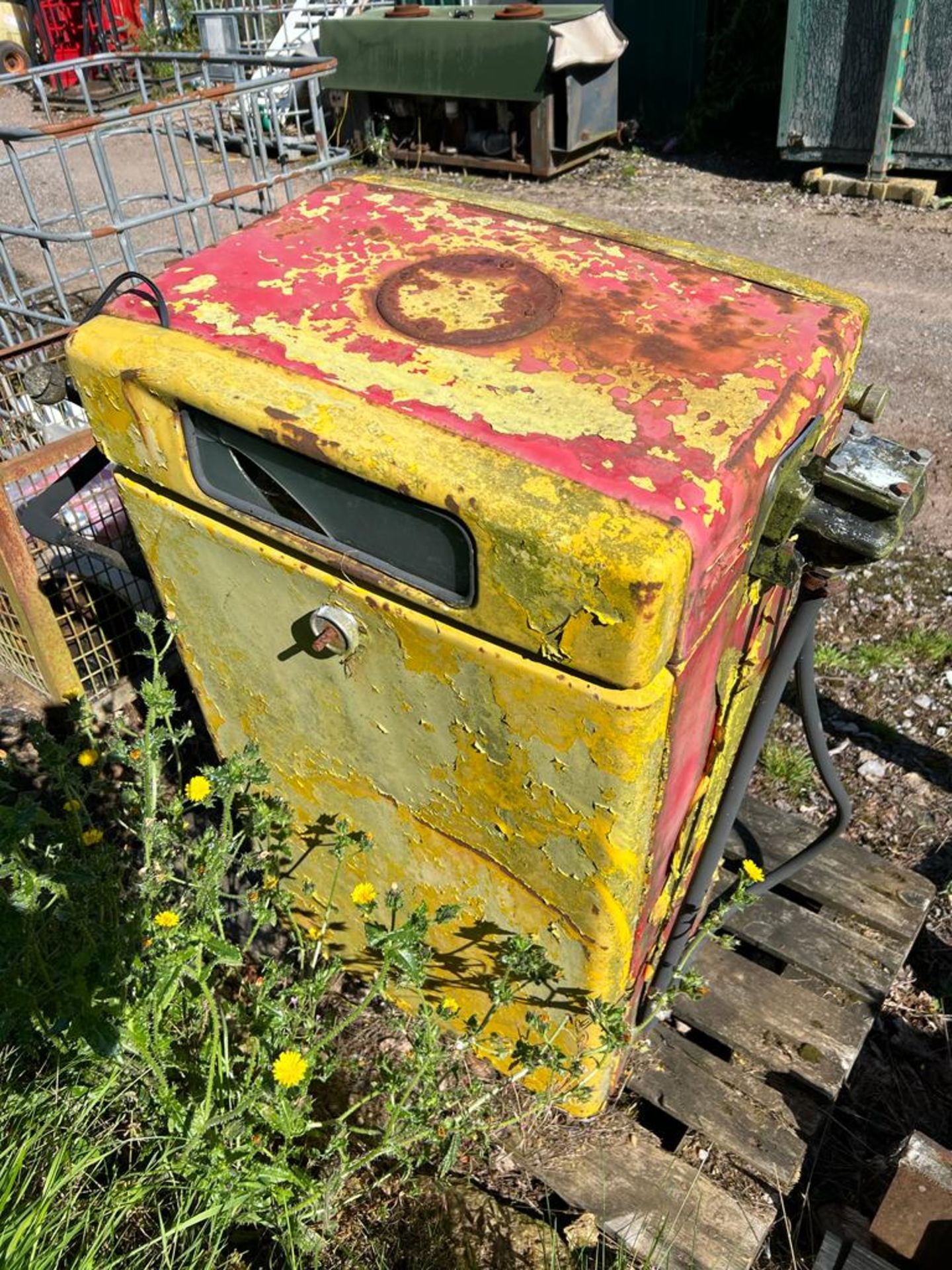 A vintage Shell 2T petrol pump in barn find condition. - Image 5 of 7