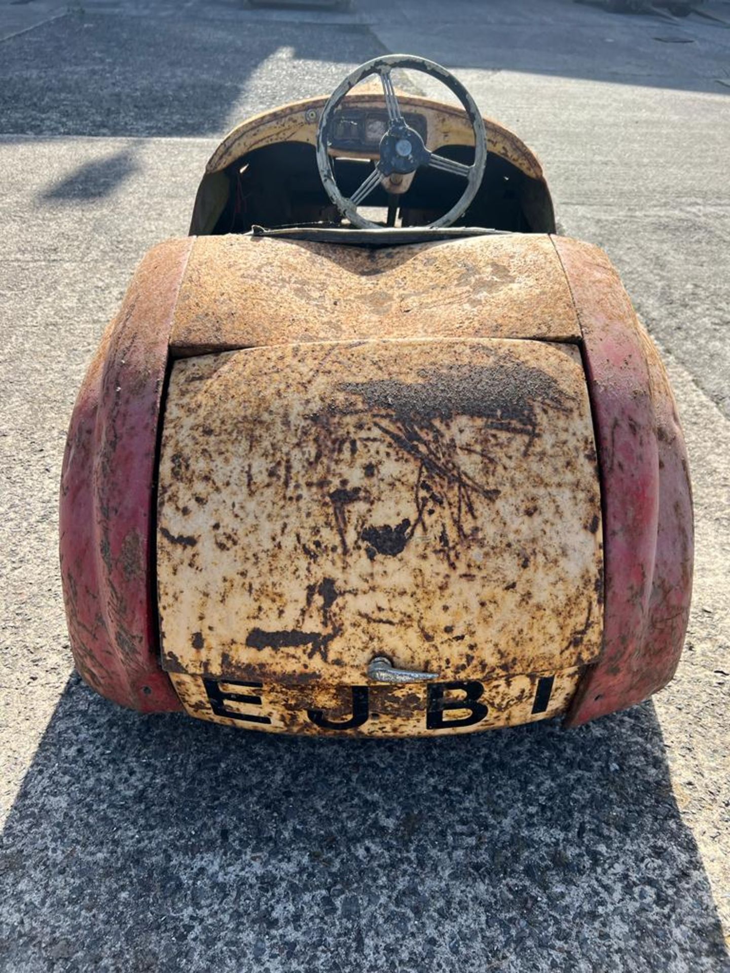 A vintage Austin J40 pedal car in barn find condition. - Image 9 of 12