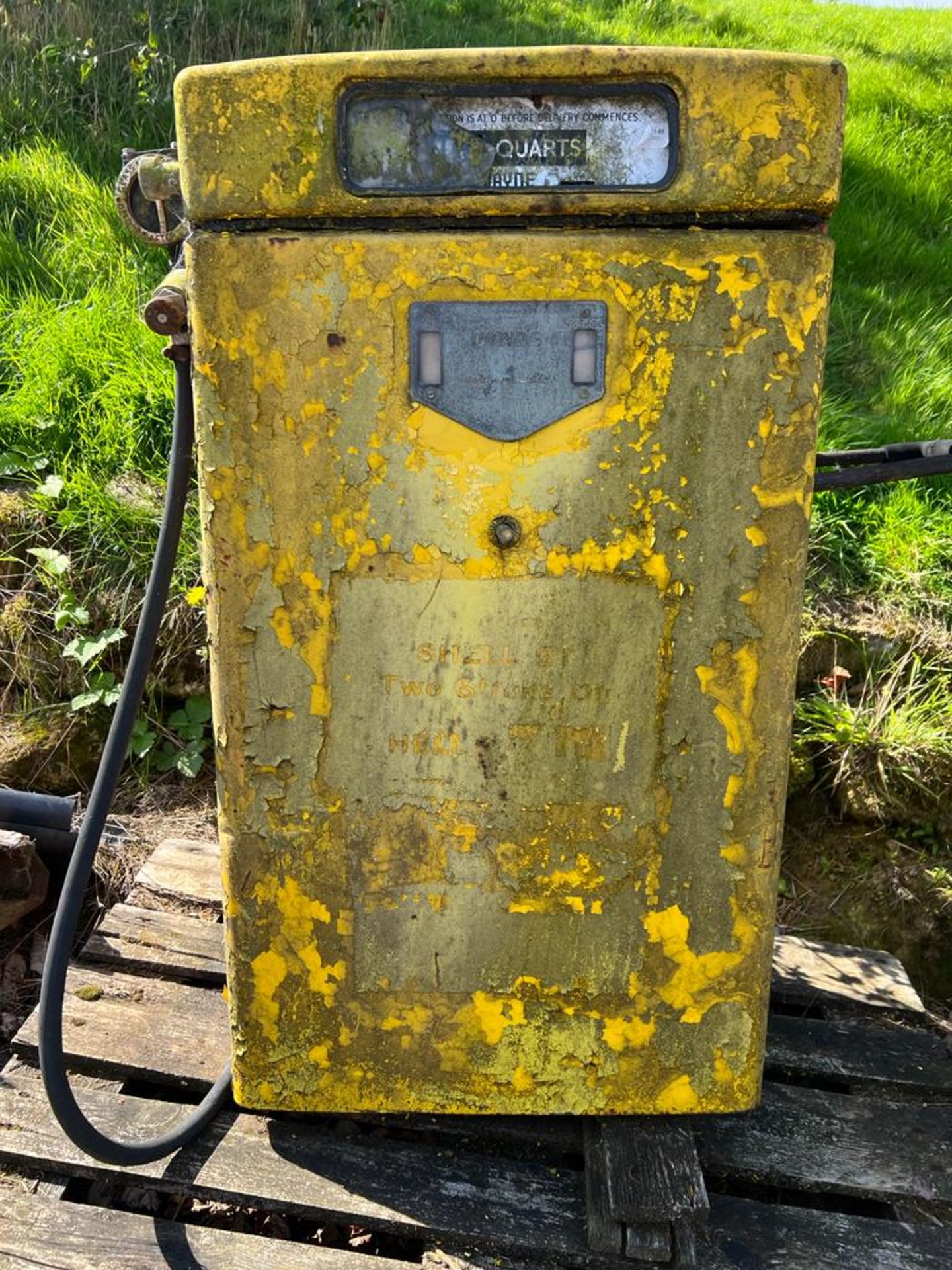 A vintage Shell 2T petrol pump in barn find condition. - Image 2 of 7