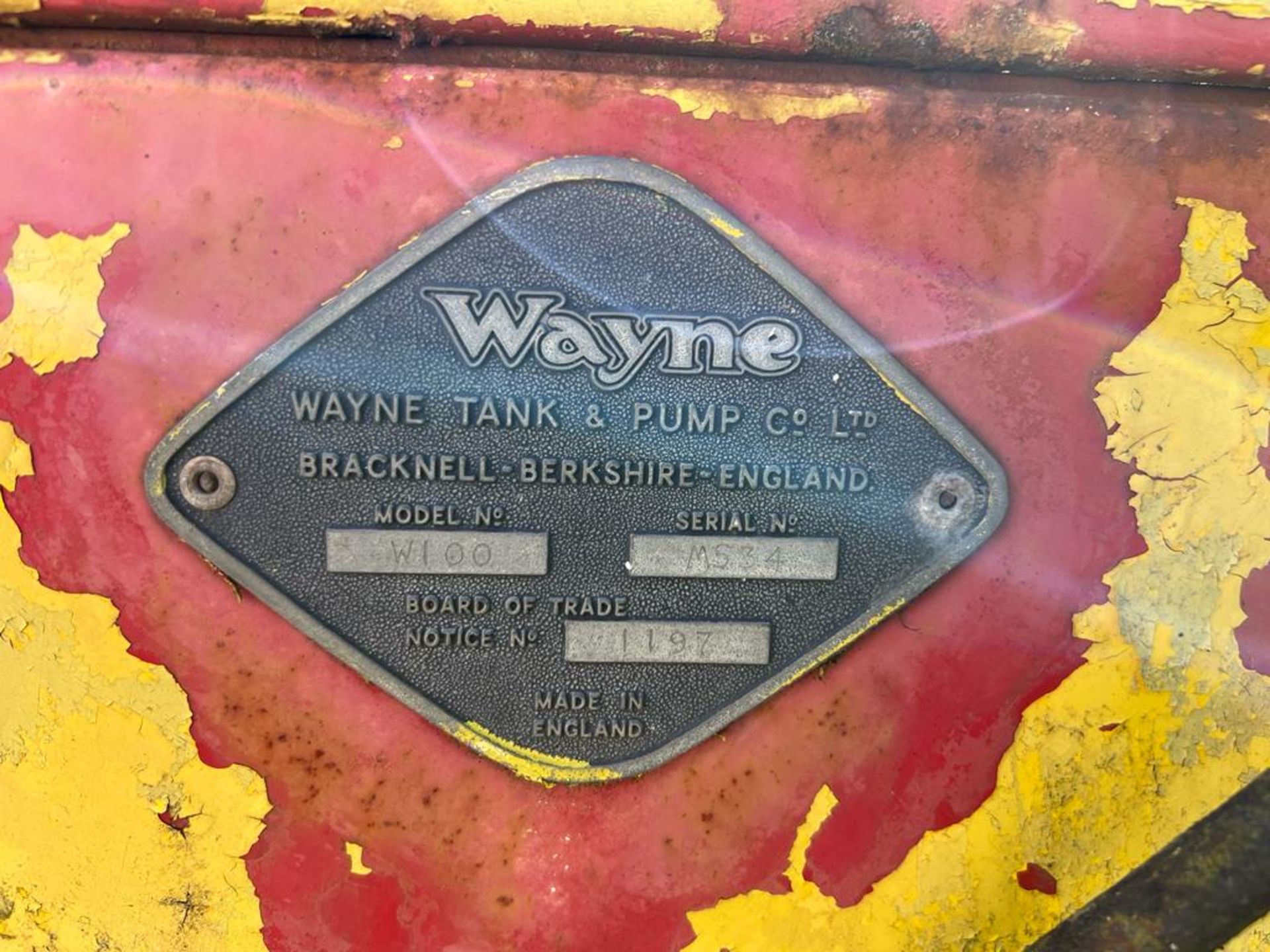 A vintage Shell 2T petrol pump in barn find condition. - Image 7 of 7