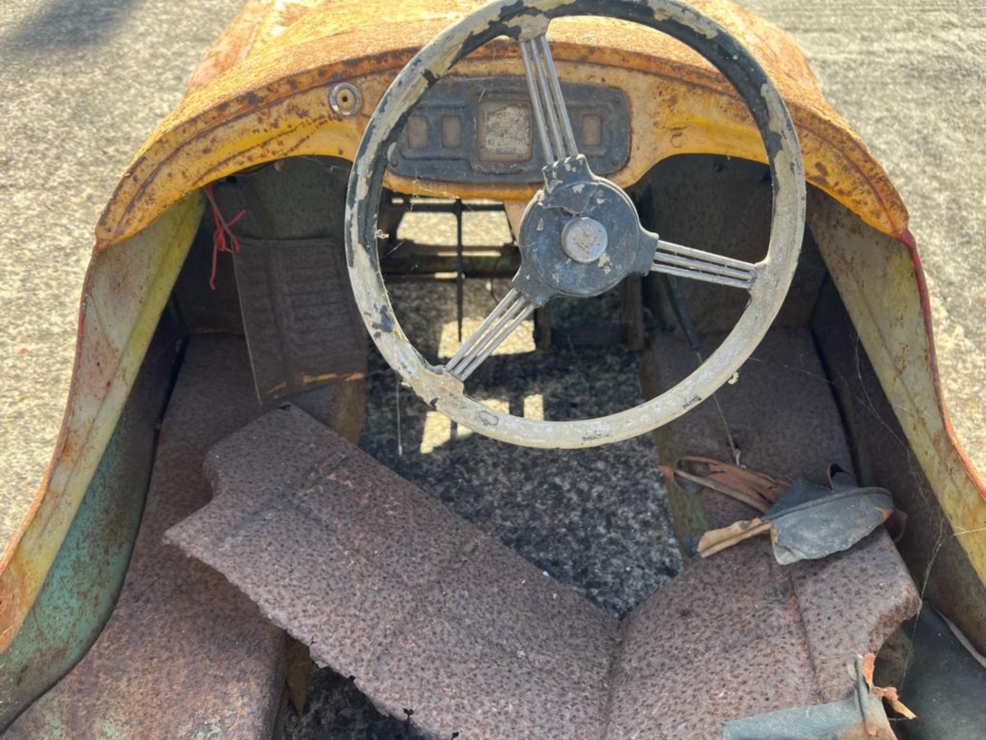 A vintage Austin J40 pedal car in barn find condition. - Image 10 of 12