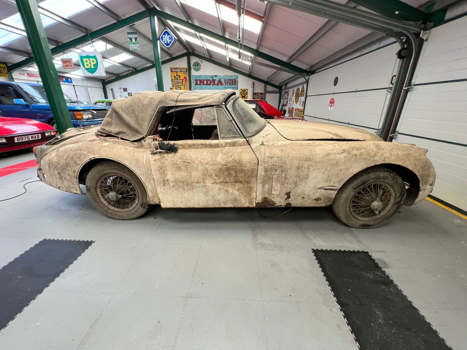Jaguar XK150 3.4 Drop Head Coupe 1958 Barn Find. Matching numbers. - Image 2 of 14