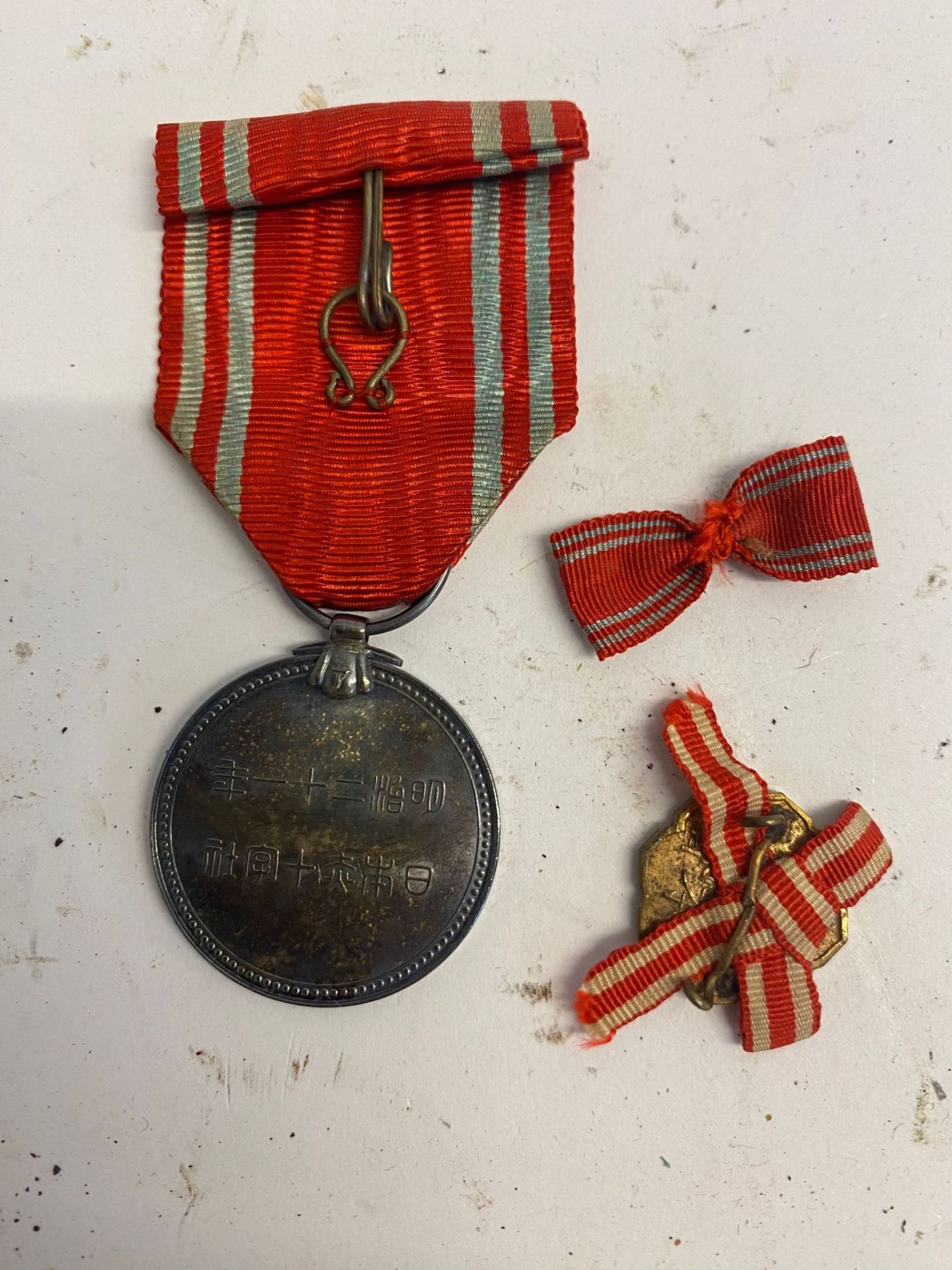 A WWII Japanese red cross medal and lapel badge in box. This lot will be available to collect in - Image 3 of 3