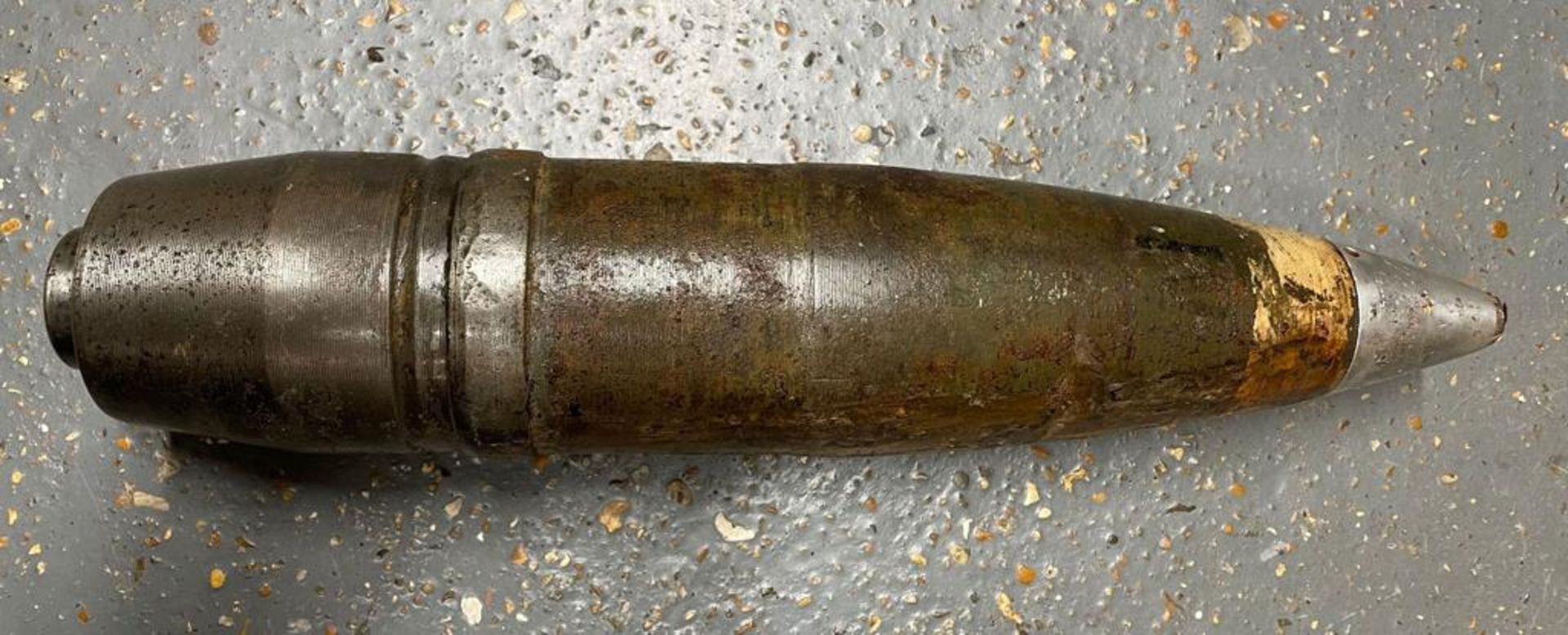 An inert WWII German 76.2 PAK 36R HE-T projectile. This lot will be available to collect in person