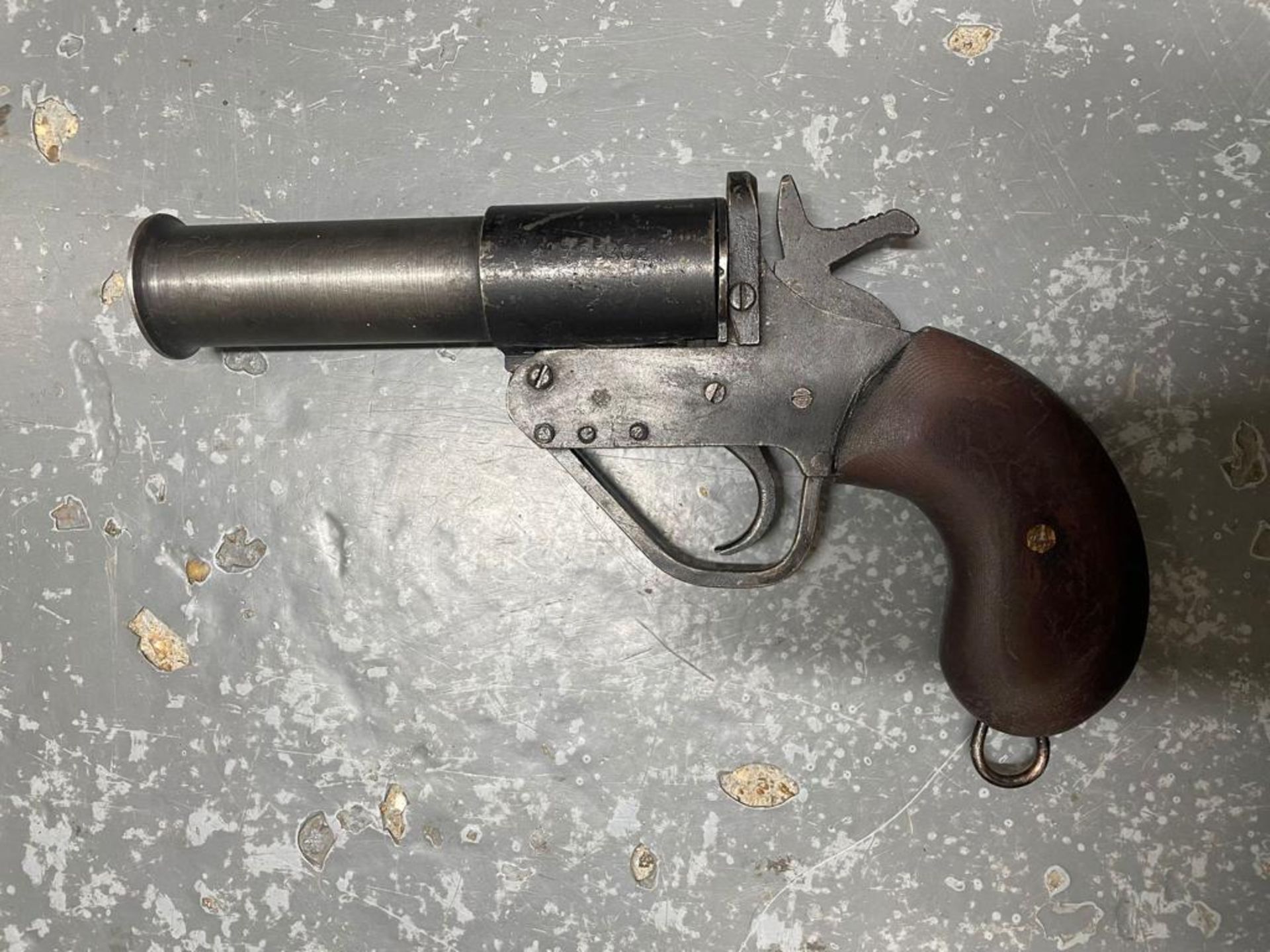 A deactivated WWII British molins flare pistol. This lot will be available to collect in person 48