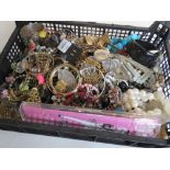 A quantity of assorted costume jewellery.