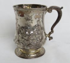 A hallmarked silver tankard having repoussé decoration throughout, standing approx 12cm high, 229.