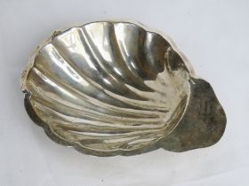 A sterling silver clam shell pattern dish, 17.5 x 14.5cm, 167.7g / 5.4ozt.