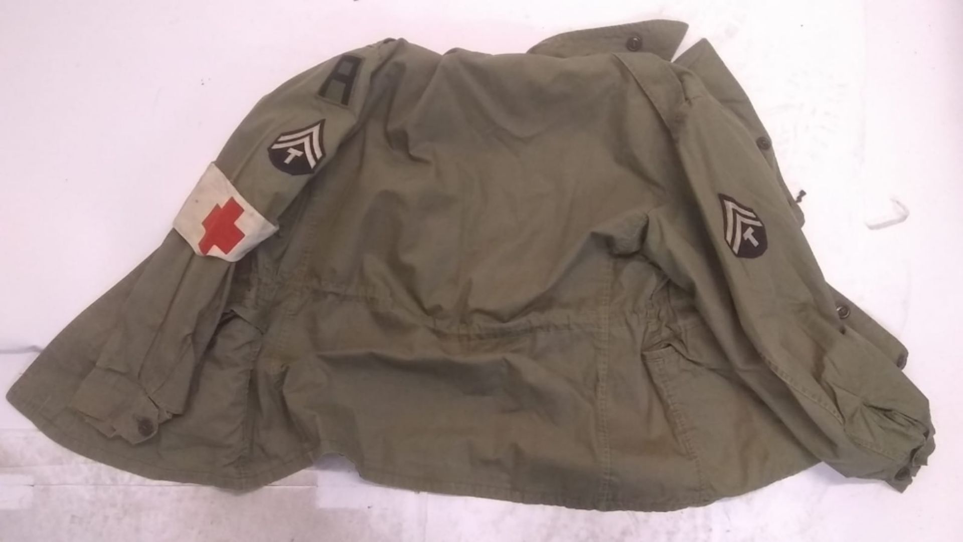 A reproduction US M43 combat jacket. - Image 2 of 3