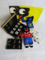 A quantity of Robertsons advertising badges, soft toy, etc.