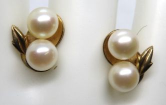 9ct gold double pearl stud earrings, hallamrked 375, approx 1.2cm high.