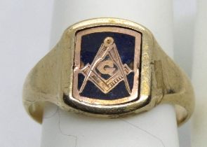 Masonic / Freemasonry Interest: a 9ct gold swivel signet ring having blue enamelled Masons compass