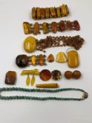 A COLLECTION OF VARIOUS AMBER, HARDSTONE, GEMSTONE AND OTHER VINTAGE JEWELLERY AND PARTS TO