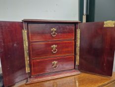A 19th C. MAHOGANY TABLE TOP CABINET, THE DOORS INLAID WITH OVAL PATERAE AND ENCLOSING THREE DRAWERS