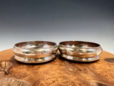 A PAIR OF SILVER WINE COASTERS BY APSREY, LONDON 1987, EACH WITH WOODEN INSET. 13.5cms.