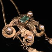 ANTIQUE ETRUSCAN REVIVAL STYLE LARIAT GEMSET AND PEARL PENDANT. THE LARIAT WOVEN SNAKE CHAIN