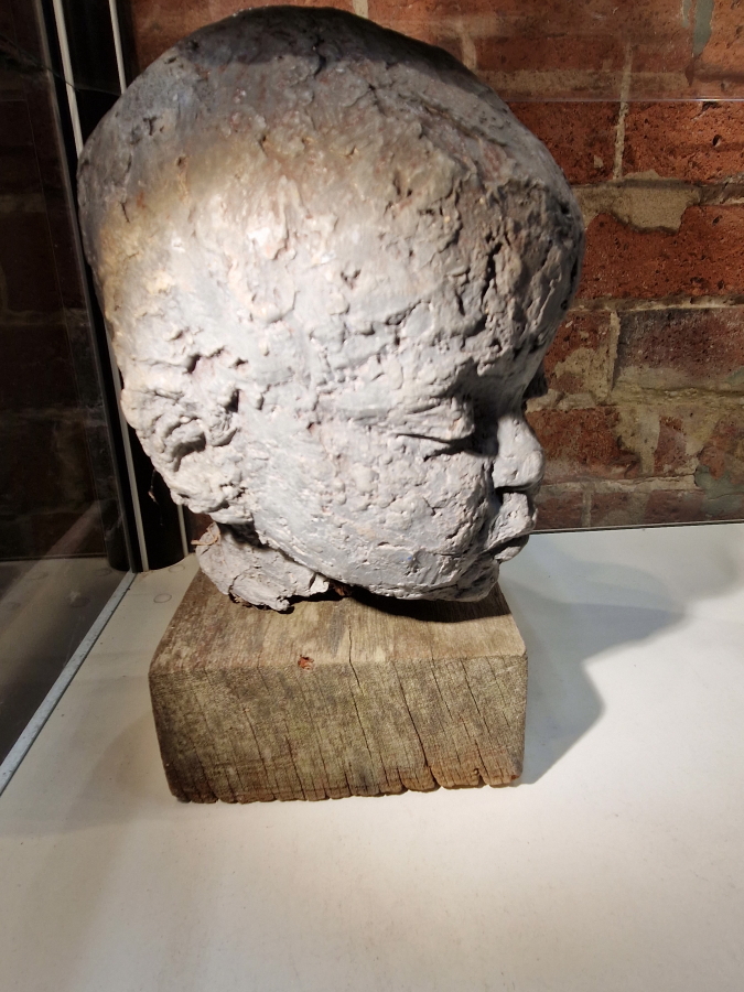 A SCULPTED HEAD OF A CHILD MOUNTED ON A SQUARE WOODEN PLINTH.   H 31cms. - Image 2 of 6