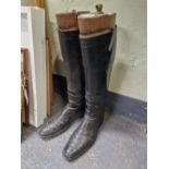 A PAIR OF EARLY 20th C. MEN'S BLACK RIDING BOOTS WITH TREES, THE WIDTH OF THE SOLE. 30cms