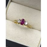 AN 18ct HALLMARKED GOLD THREE STONE DIAMOND AND RUBY RING.rUBY MEASUREMENTS 6.2 x 4.4 x 3.0 mm.