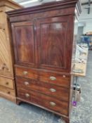 A GEORGE III MAHOGANY LINEN PRESS, THE DOORS TO THE TOP WITH DOORS ENCLOSING FIVE LONG DRAWERS,