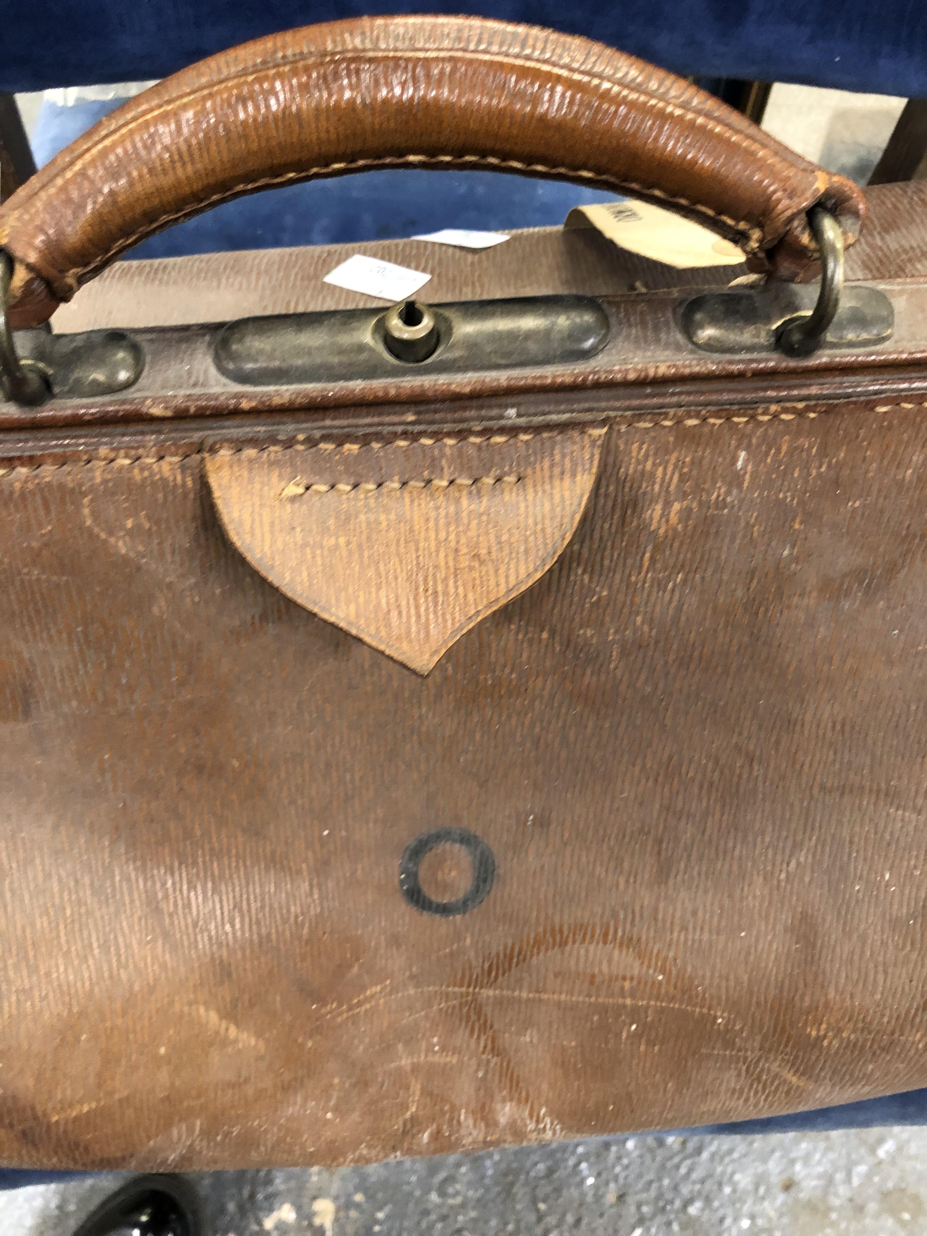 A PEAL & CO LEATHER GLADSTONE BAG, A LEATHER SUITCASE, THE LID. 43 x 35cms. TOGETHER WITH A BLACK - Image 7 of 19