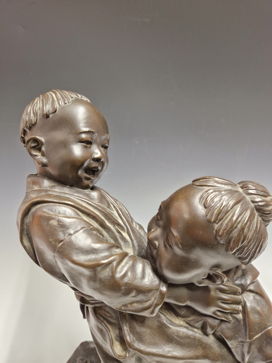 IZUMI SEIJO (1865-1937), A BRONZE OF TWO YOUNG BOYS WRESTLING, SEIJO SEAL MARK ON THE BASE. H - Image 15 of 23