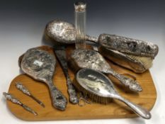 A SILVER BACKED DRESSING TABLE SET, BIRMINGHAM 1924, EACH PIECE WITH A MAN PLAYING A MANDOLIN TO TWO