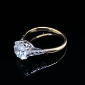 A VINTAGE SINGLE STONE DRESS RING. UNHALLMARKED, STAMPED 18ct, ASSESSED AS 18ct GOLD. FINGER SIZE Q.