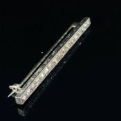 AN ANTIQUE OLD CUT DIAMOND BAR BROOCH. THE BROOCH WITH SEVENTEEN DIAMONDS IN A WHITE BAR SCROLL