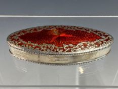 A RED ENAMELLED OVAL SILVER BOX BY JULIUS ROSENTHAL, LONDON 1933, THE BASSE TAILLE HINGED LID WITH A
