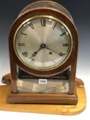A WINTERHALDER AND HOFMEIER MANTEL CLOCK IN A ROUND ARCHED BEVEL GLAZED MAHOGANY CASE, THE