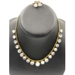 AN ANTIQUE GRADUATED MOONSTONE DROP NECKLACE AND A PAIR OF SCREW BACK 14ct STAMPED EARRINGS. THE