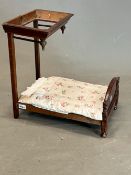 A VICTORIAN DOLLS MAHOGANY HALF TESTER BED WITH A MATTRESS, SHEET, QUILT AND PILLOW CASE. W 47 x D