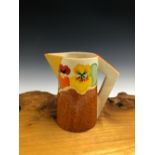 A CLARICE CLIFF NASTURTIUM PATTERN JUG WITH A TRIANGULAR HANDLE AND SPOUT. H 15cms.