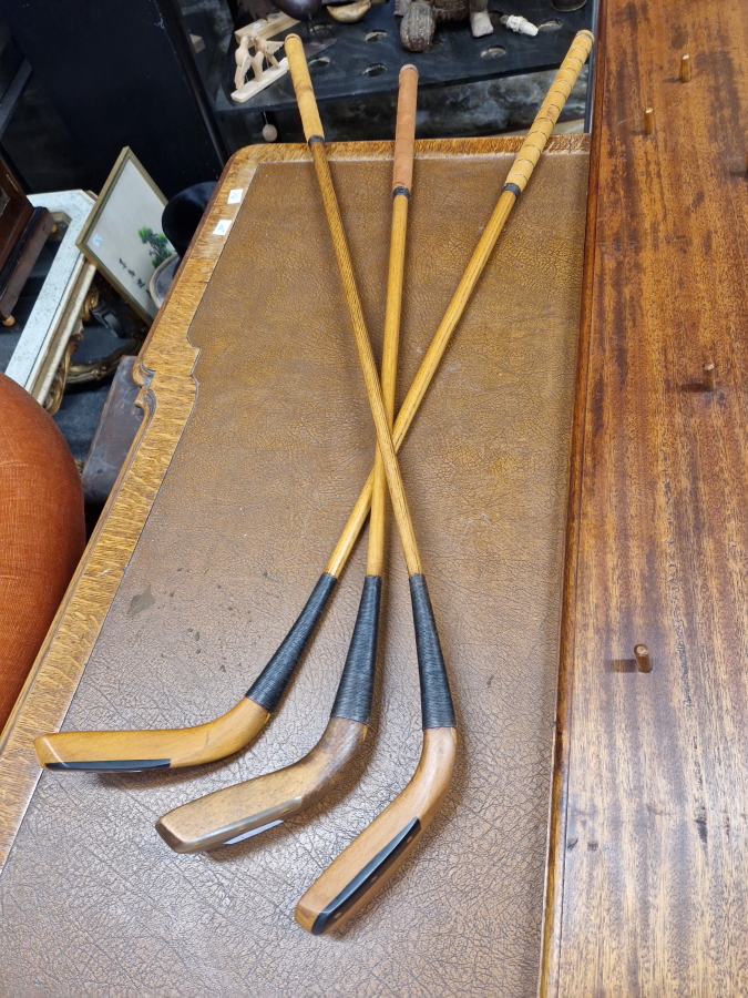 THREE LONG NOSED WOODEN GOLF CLUBS AFTER MCEWAN AND PHILP - Image 4 of 6