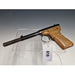 A DAISY MODEL 2 AIR PISTOL .177 CALIBRE. WITH BLUED FINISH AND WOODEN GRIPS. PLEASE NOTE AGE
