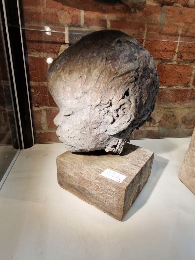 A SCULPTED HEAD OF A CHILD MOUNTED ON A SQUARE WOODEN PLINTH.   H 31cms. - Image 6 of 6