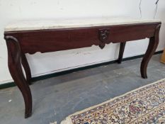 AN ANTIQUE MAHOGANY MARBLE TOPPED CONSOLE TABLE, THE FRIEZE CENTERED WITH ISLE OF MAN CARTOUCHE.