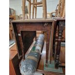 AN ANTIQUE MAHOGANY GATE LEG TABLE. 73 X 104 X 48CMS.