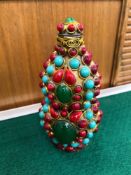 AN EASTERN CABOCHON MOUNTED SCENT BOTTLE.