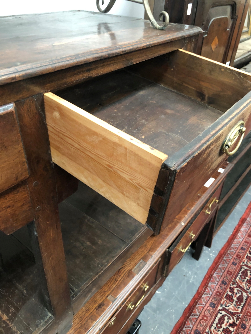 A GEORGIAN AND LATER OAK SMALL THREE DRAWER POT BOARD DRESSER BASE. 72 X 134 X 42CMS. - Image 8 of 22