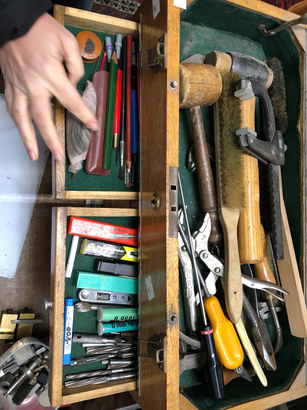 A COLLECTION OF WATCH AND CLOCK MAKERS TOOLS, TO INCLUDE DRILL BITS, LATHES, A MAHOGANY AND - Image 12 of 22