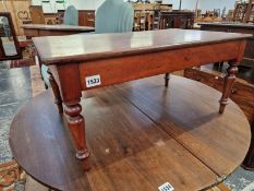 A VICTORIAN MAHOGANY APPRENTICE MADE MINIATURE DINING TABLE.