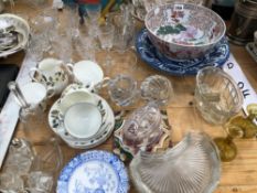 AN ORIENTAL BLUE AND WHITE DISH, GLASS JELLY MOULDS, DRINKING GLASS, WEDGWOOD TEA CUPS, ETC.