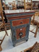 A CONTINENTAL MARBLE TOP PINE BEDSIDE CABINET.