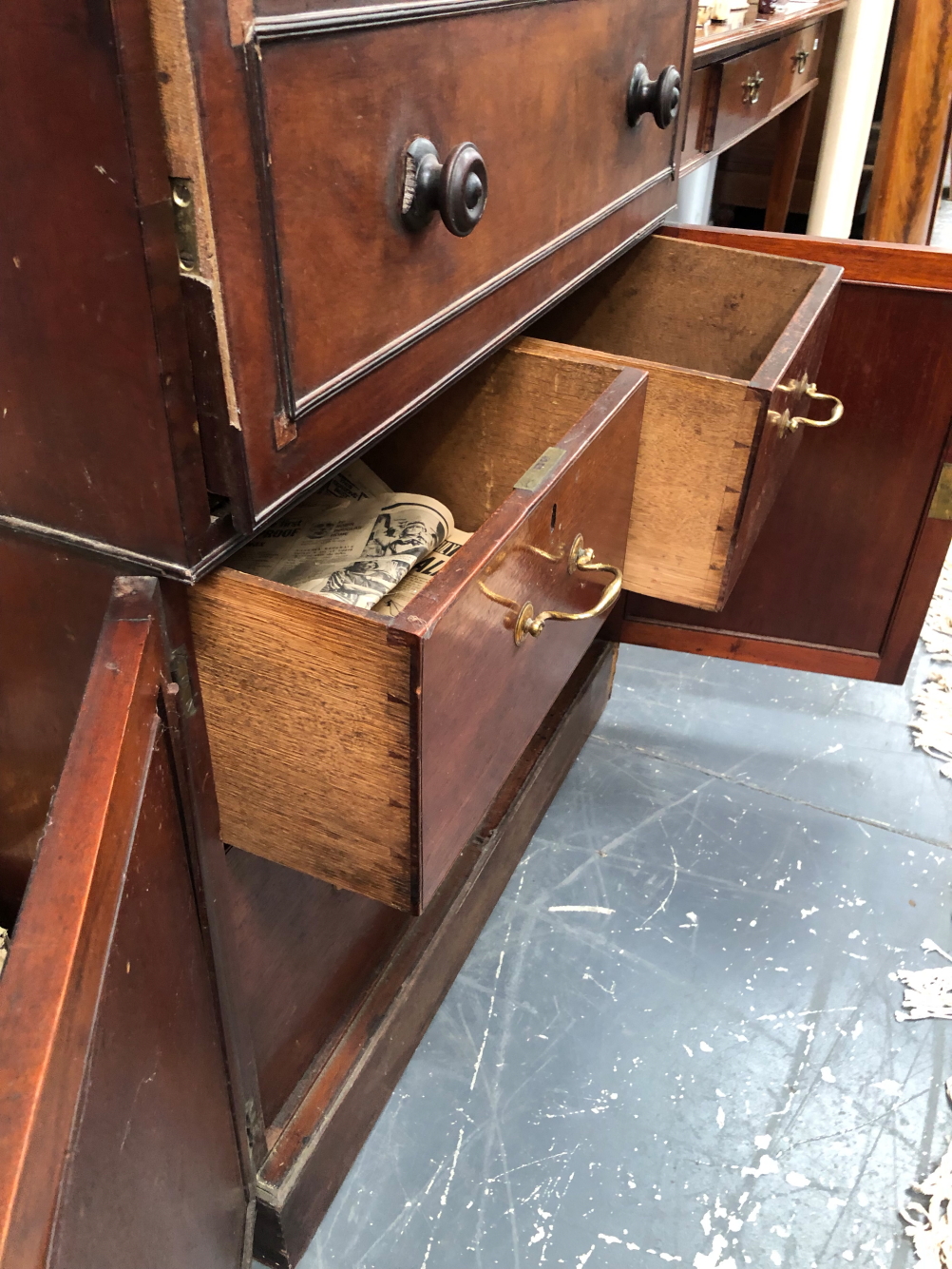 A GEORGE III MAHOGANY SECRETAIRE BOOKCASE WITH CABINET BASE FITTED WITH DRAWERS. 222 X 88 X 51CMS. - Image 18 of 23