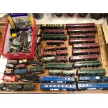 A COLLECTION OF TRIANG 00 GUAGE ELECTRIC TRAINS, CARRIAGES AND ROLLING STOCK